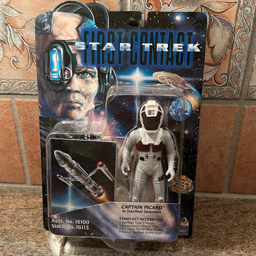 Star Trek First Contact Captain Picard in Starfleet Spacesuit Figurine